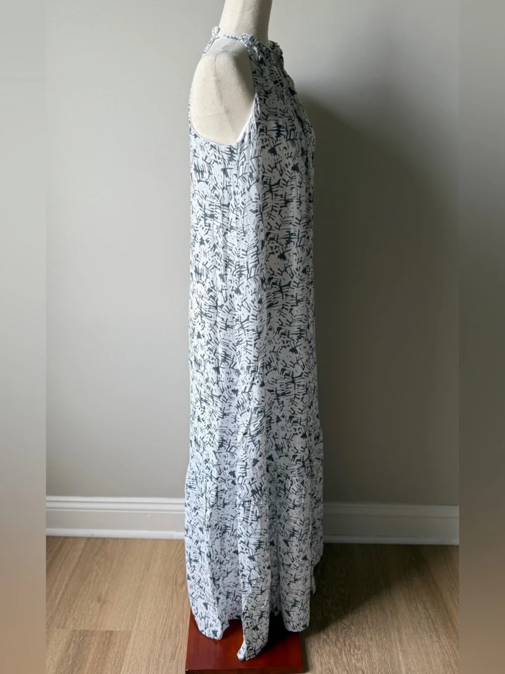 Nine West Sleeveless Maxi Dress White and Navy Abstract Print - Picture 3 of 7